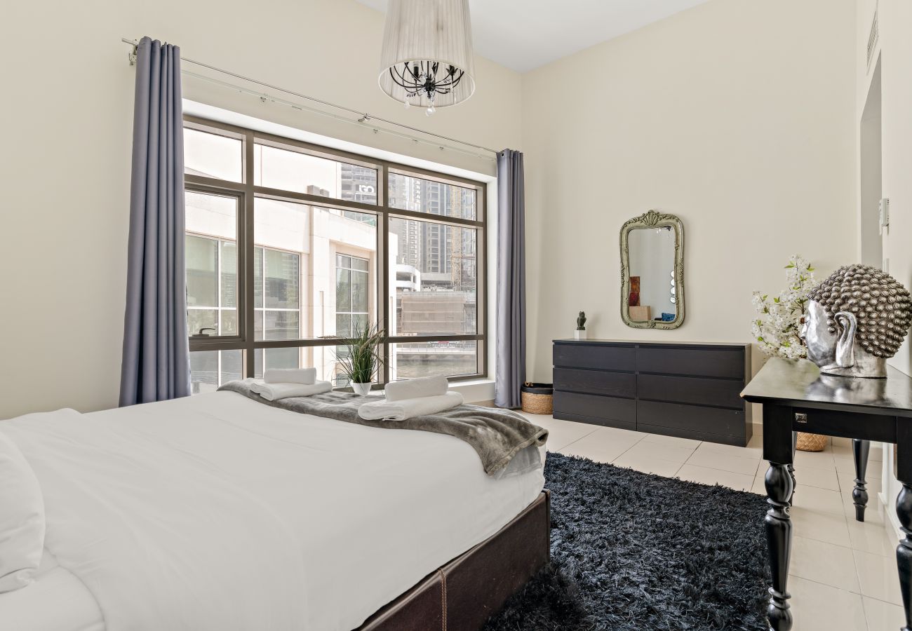 Apartment in Dubai - Chic 1 BD with Marina View in Park Island
