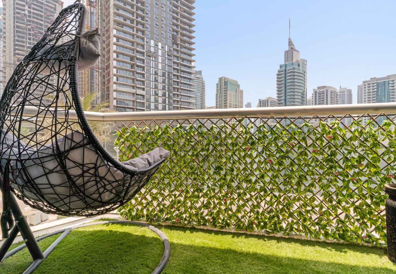 Apartment in Dubai - Chic 1 BD with Marina View in Park Island