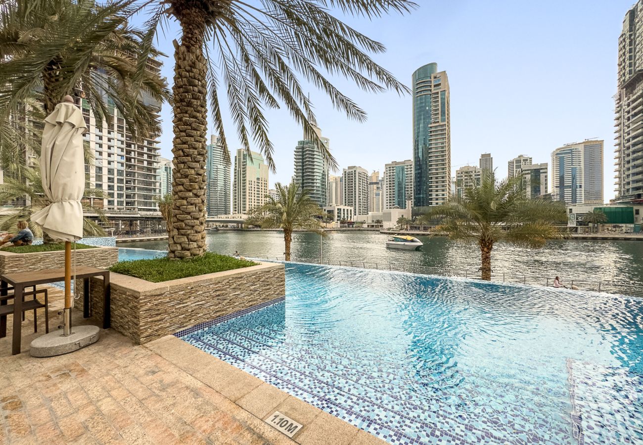 Apartment in Dubai - Chic 1 BD with Marina View in Park Island