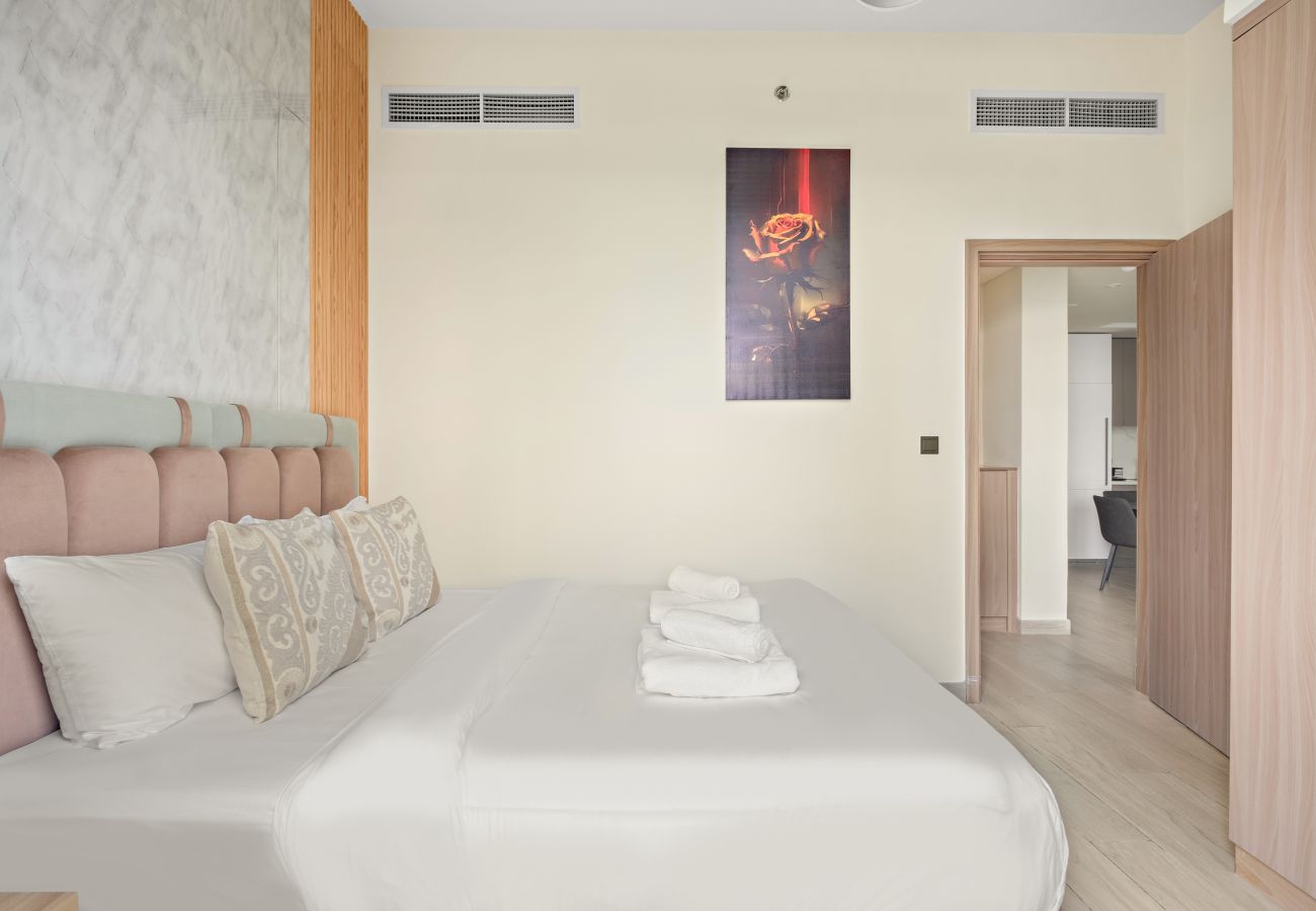 Apartment in Dubai - Modern 1 BD with Spacious Terrace