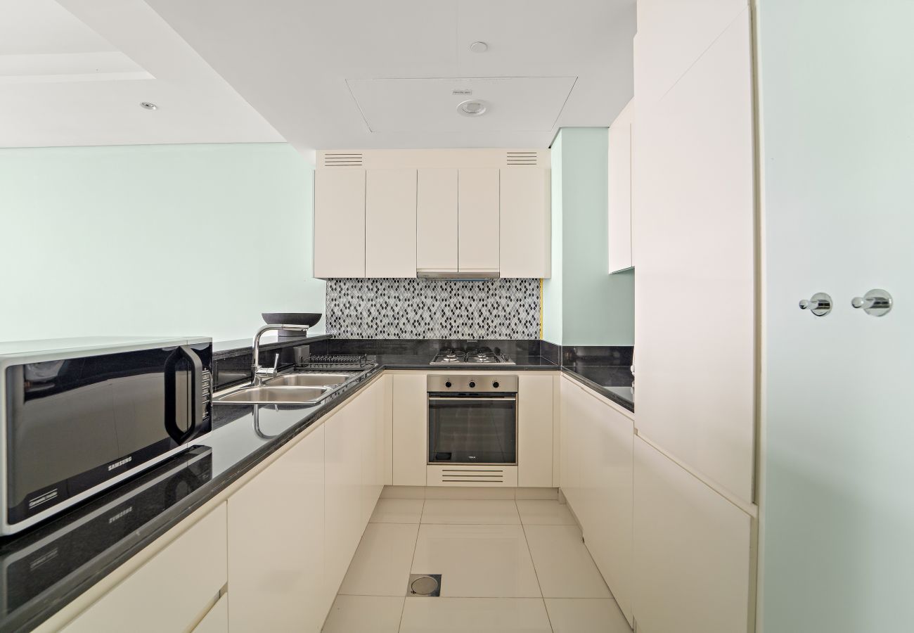 Apartment in Dubai - Spacious 2BR Inside Hotel | Full Amenities 