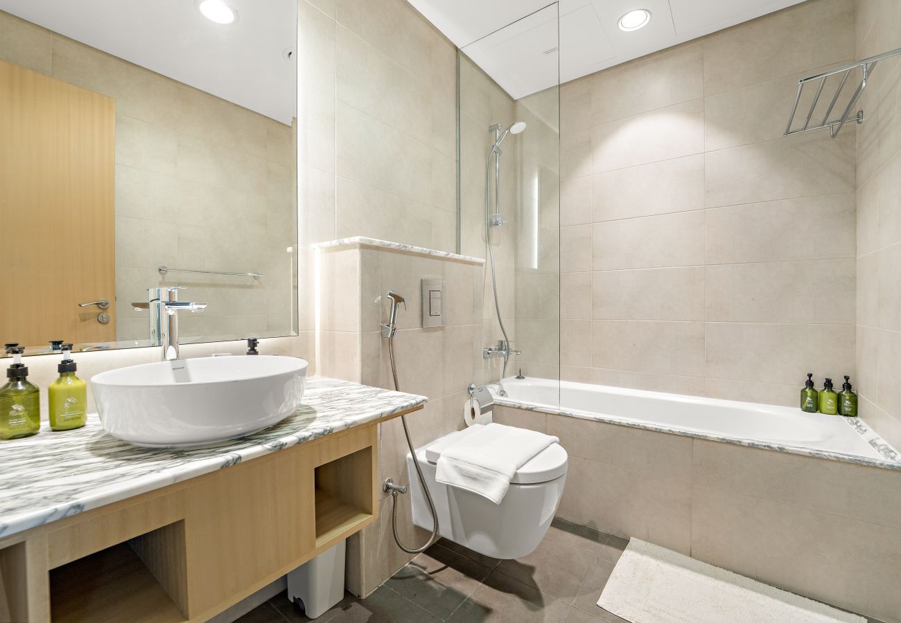 Apartment in Dubai - Spacious 2BR Inside Hotel | Full Amenities 
