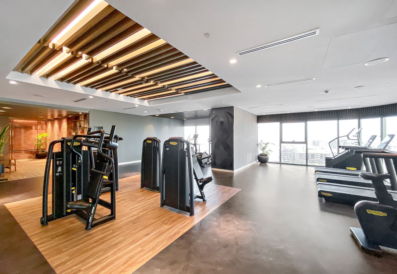 Apartment in Dubai - Spacious 2BR Inside Hotel | Full Amenities 