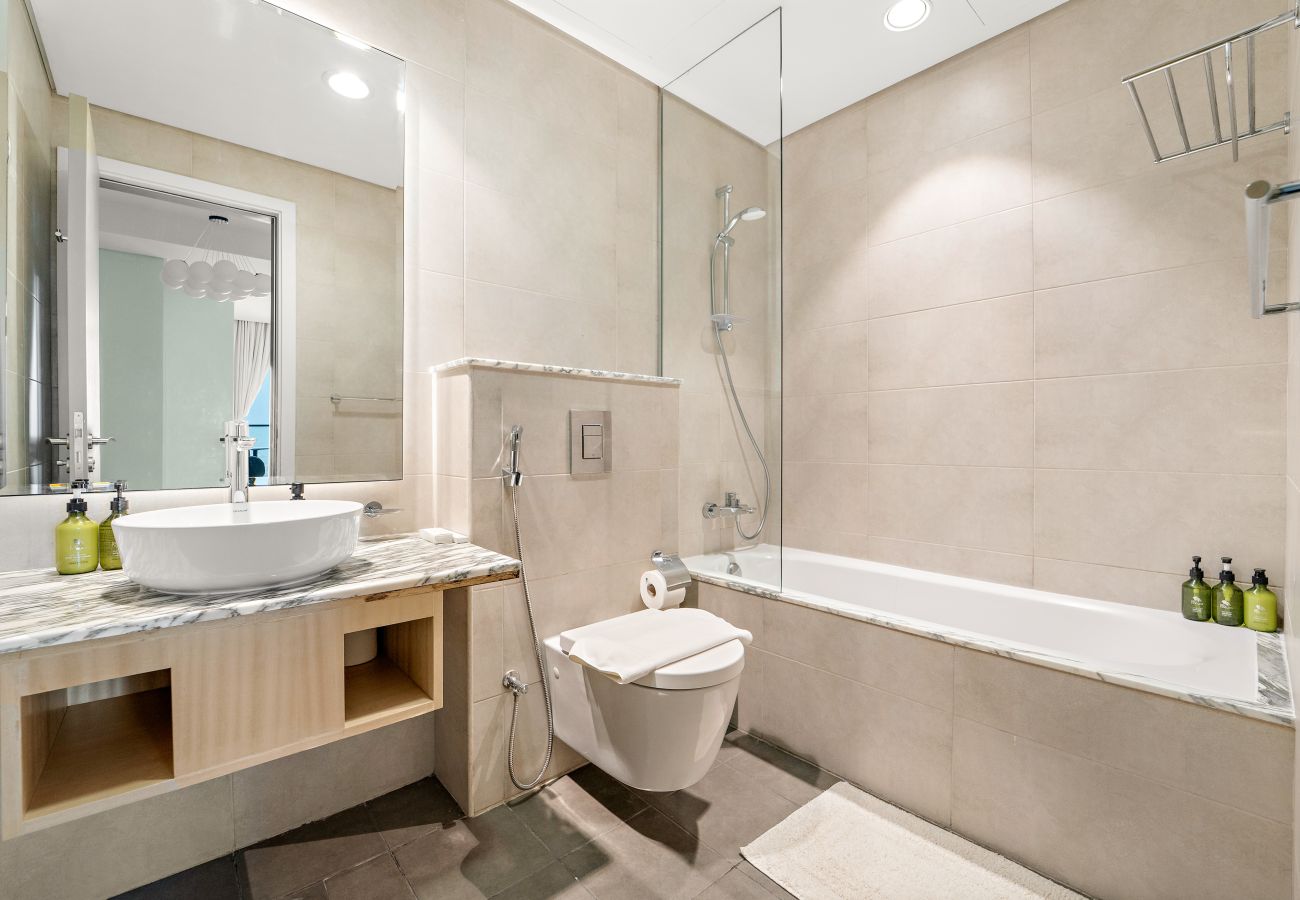 Apartment in Dubai - Spacious 2BR Inside Hotel | Full Amenities 