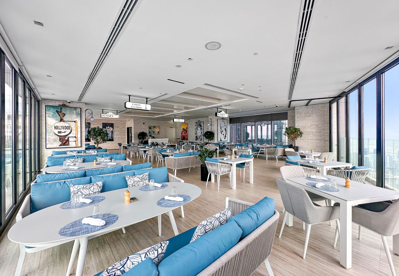 Apartment in Dubai - Spacious 2BR Inside Hotel | Full Amenities 