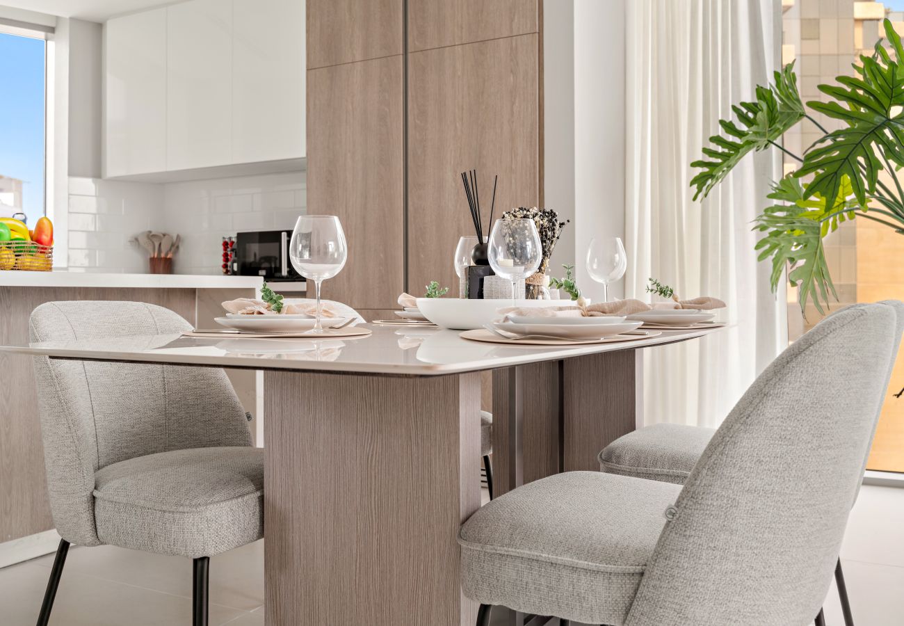 Apartment in Dubai - Elegant 2 BD in LIV Marina with Luxury Amenities