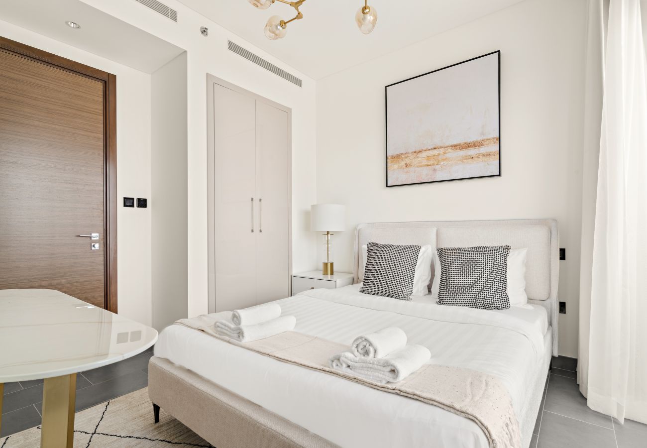 Apartment in Dubai - Modern 2 BR with Pool View in Sobha Hartland 