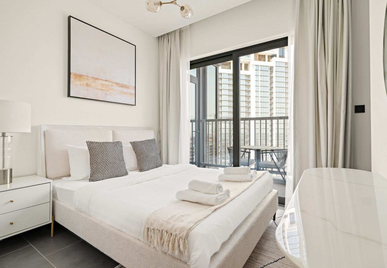 Apartment in Dubai - Modern 2 BR with Pool View in Sobha Hartland 