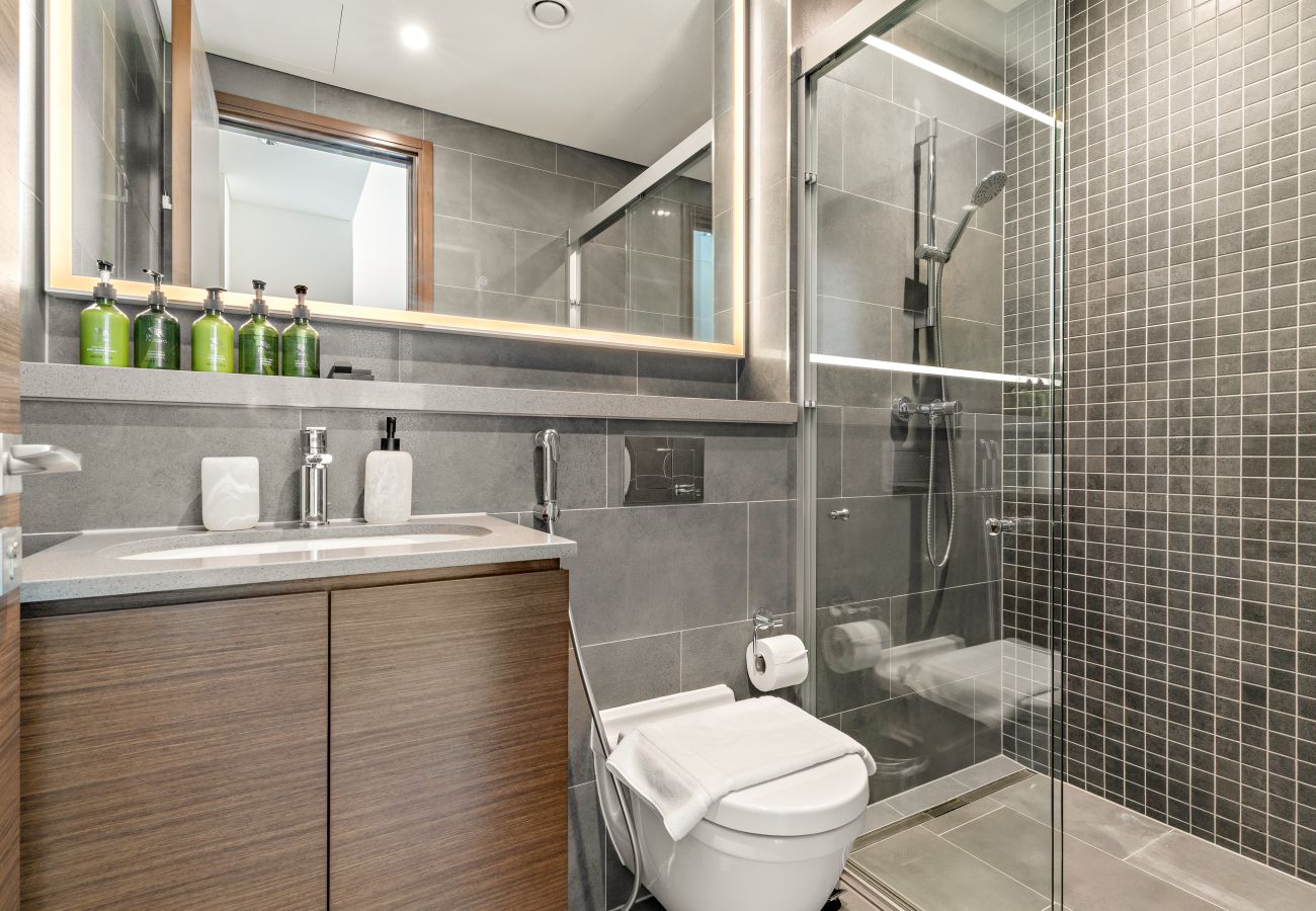 Apartment in Dubai - Modern 2 BR with Pool View in Sobha Hartland 