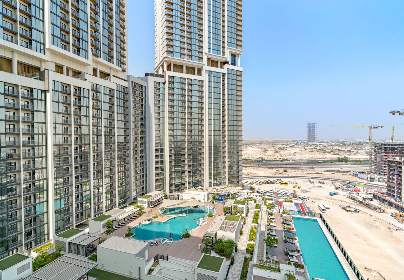 Apartment in Dubai - Modern 2 BR with Pool View in Sobha Hartland 