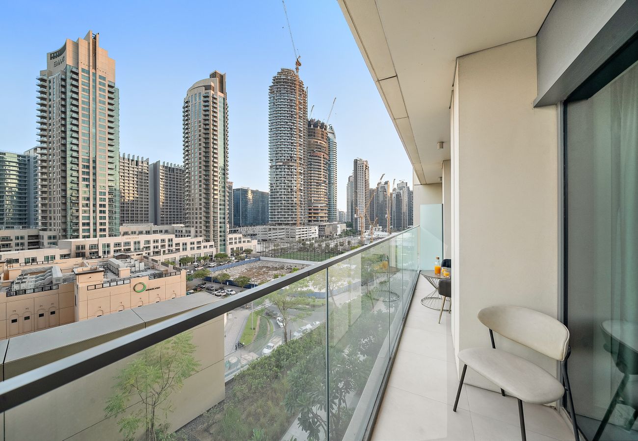 Apartment in Dubai - Elegant 1BD in Iconic Downtown Location
