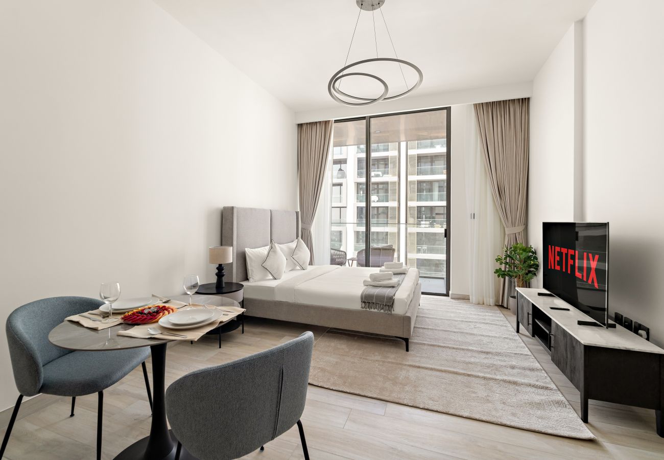 Apartment in Dubai - Elegant Studio in Dubai Hills Overlooking the Pool