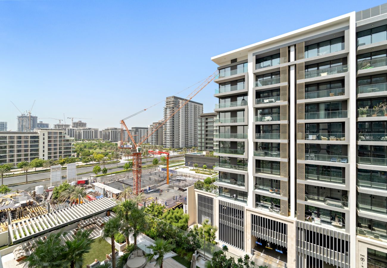 Apartment in Dubai - Elegant Studio in Dubai Hills Overlooking the Pool