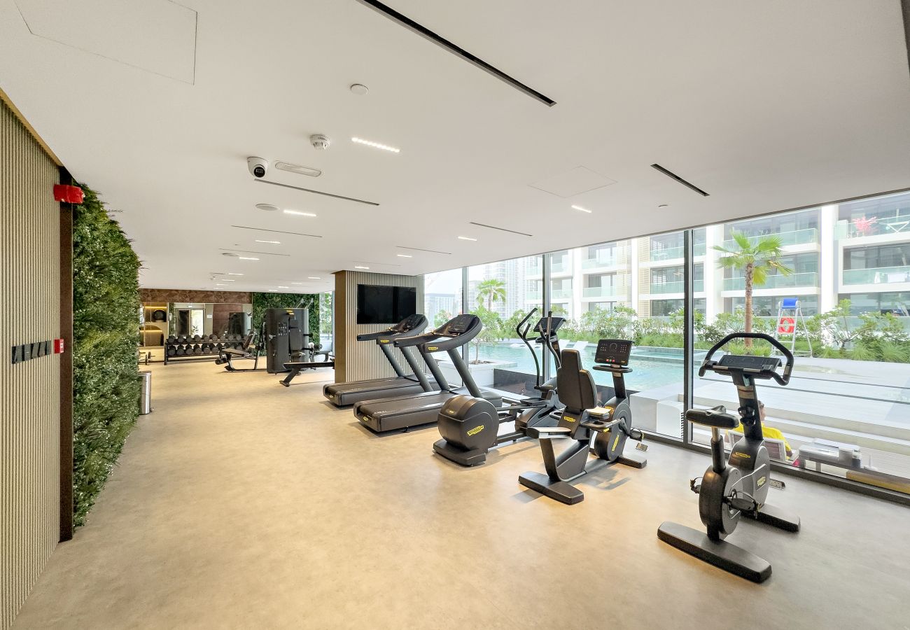 Apartment in Dubai - Elegant Studio in Dubai Hills Overlooking the Pool