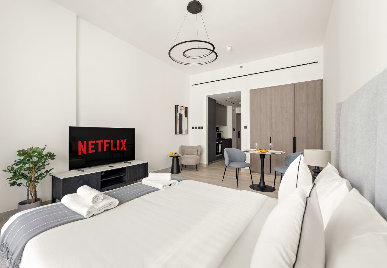 Apartment in Dubai - Elegant Studio in Dubai Hills Overlooking the Pool