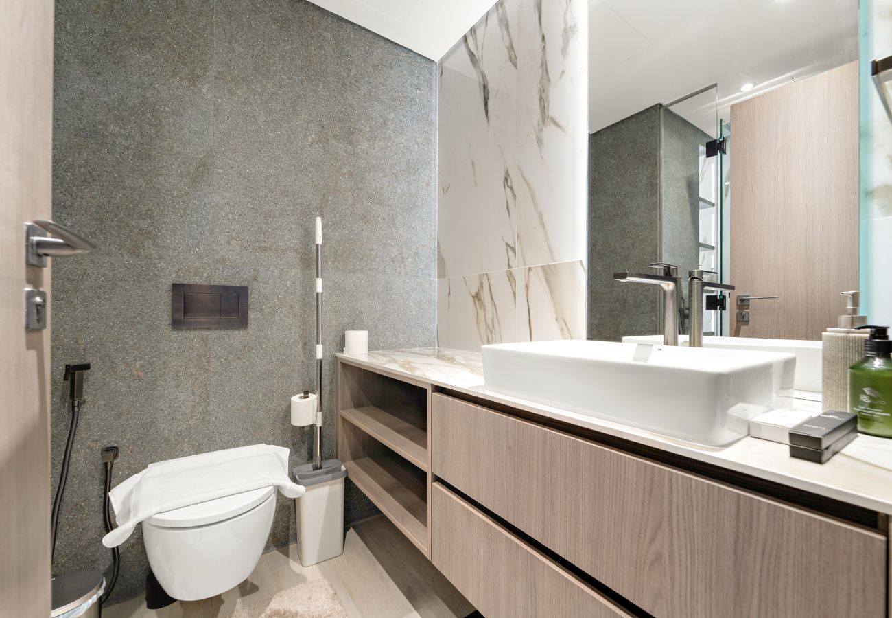 Apartment in Dubai - Elegant Studio in Dubai Hills Overlooking the Pool