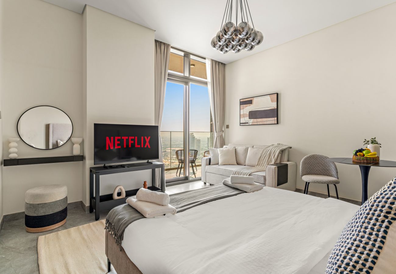 Apartment in Dubai - Elegant Canal View studio in Business Bay