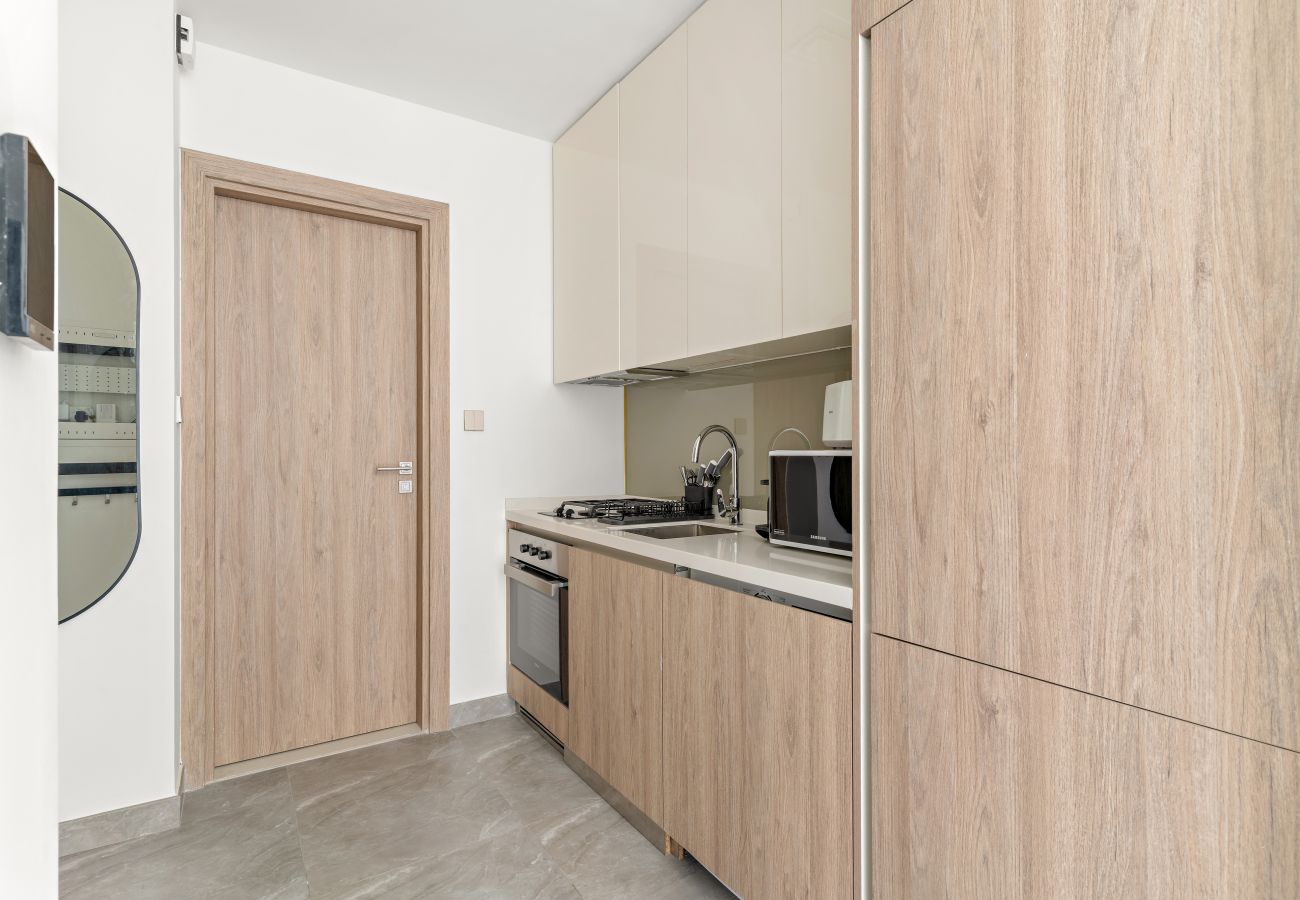 Apartment in Dubai - Elegant Canal View studio in Business Bay