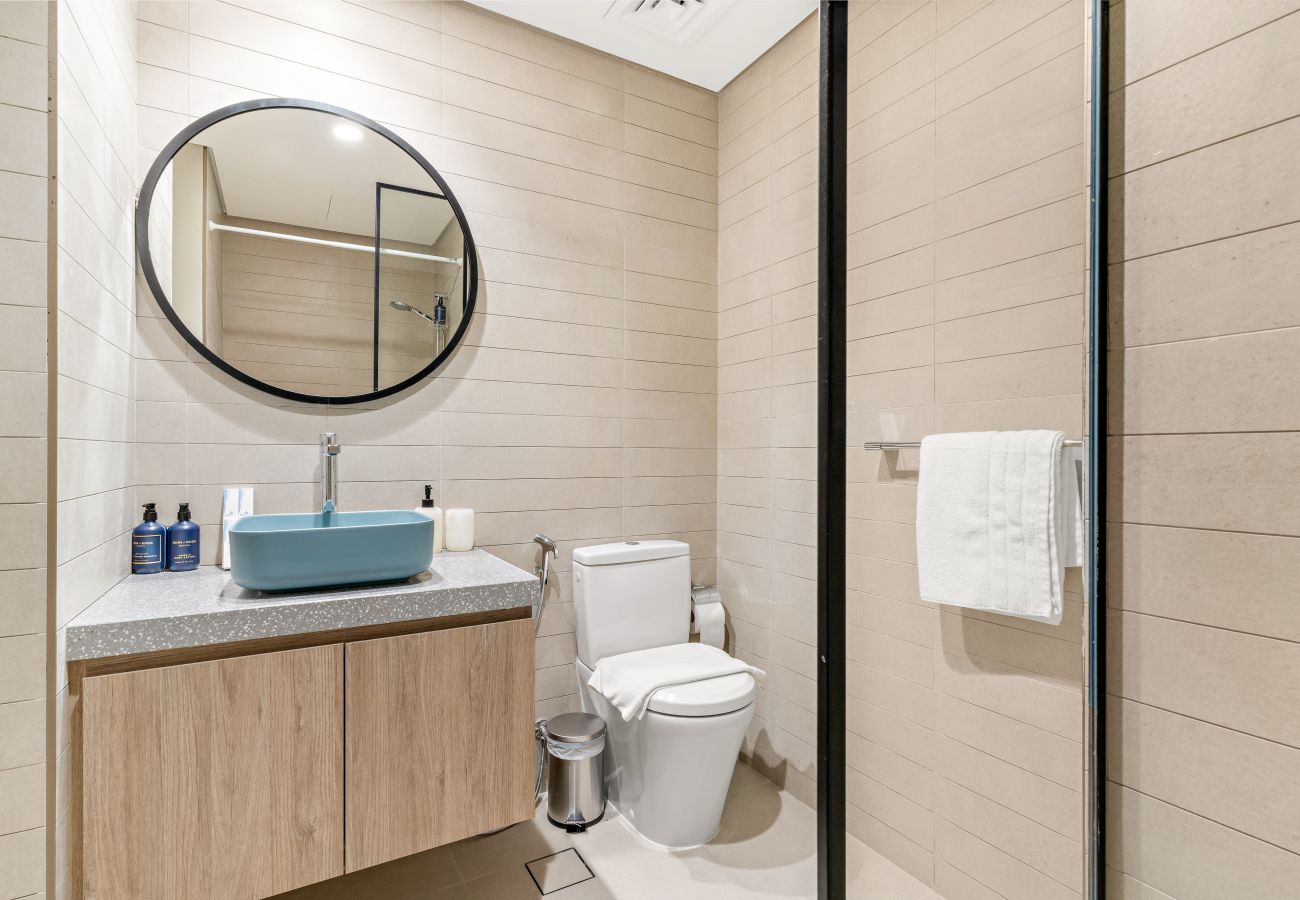 Apartment in Dubai - Elegant Canal View studio in Business Bay