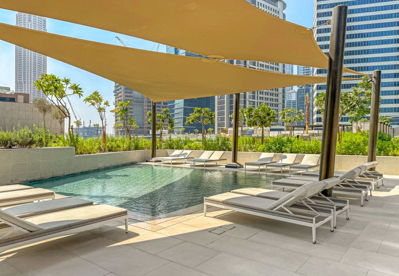 Apartment in Dubai - Elegant Canal View studio in Business Bay