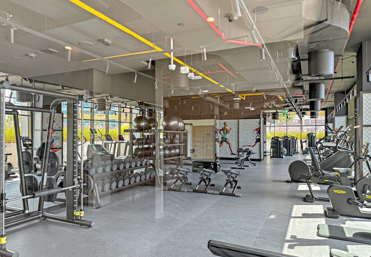 Apartment in Dubai - Elegant Canal View studio in Business Bay