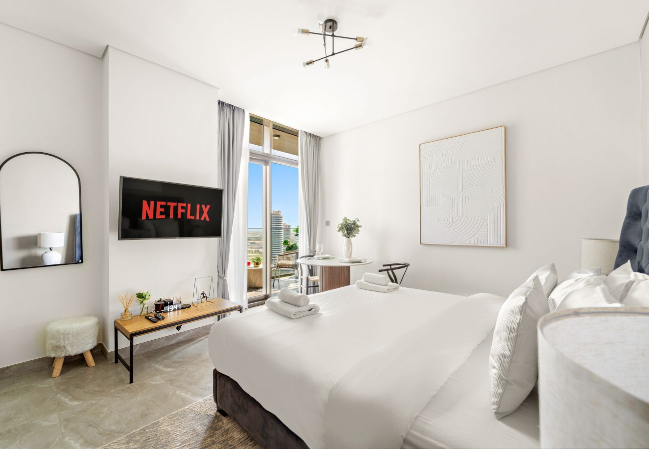 Apartment in Dubai - Modern Studio Overlooking The Canal in Business Bay