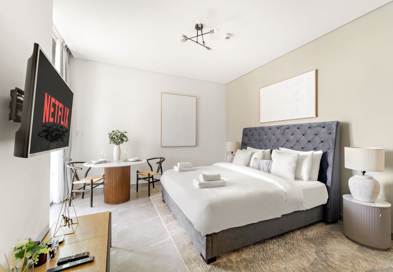 Apartment in Dubai - Modern Studio Overlooking The Canal in Business Bay