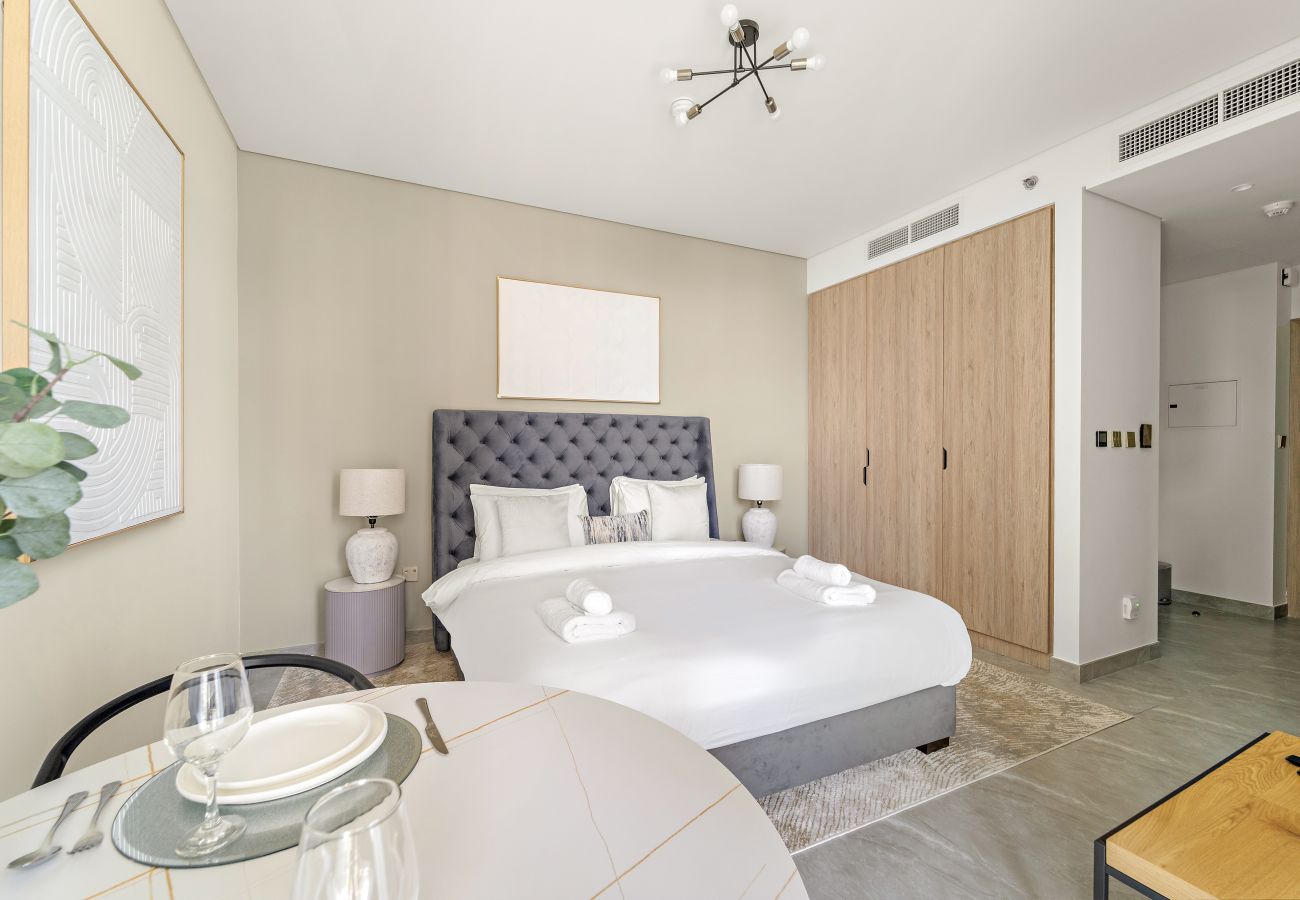 Apartment in Dubai - Modern Studio Overlooking The Canal in Business Bay