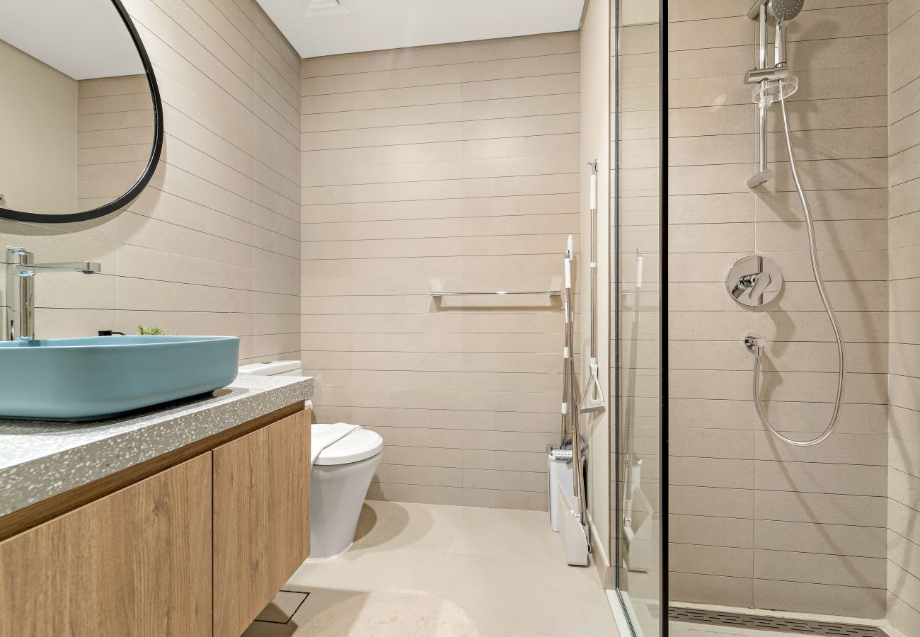 Apartment in Dubai - Modern Studio Overlooking The Canal in Business Bay