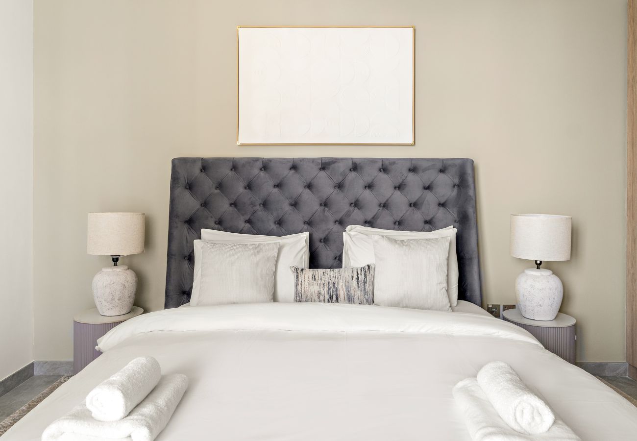 Apartment in Dubai - Modern Studio Overlooking The Canal in Business Bay