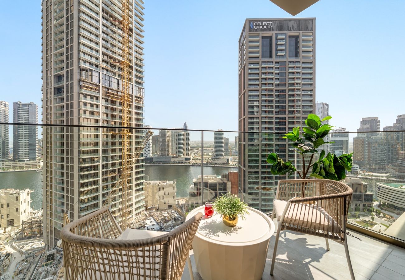 Apartment in Dubai - Modern Studio Overlooking The Canal in Business Bay