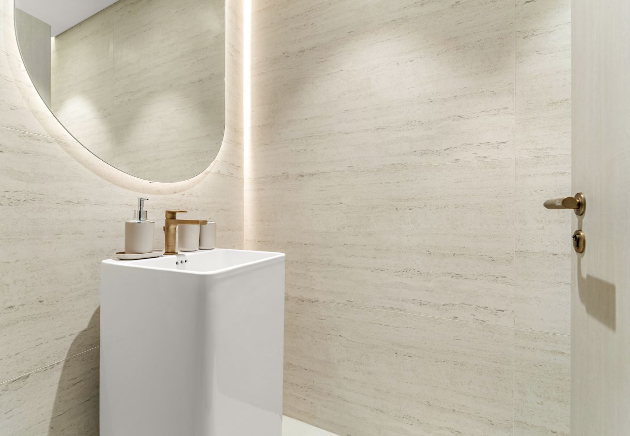 Apartment in Dubai -  Refined 1 BD Apartment in JVC