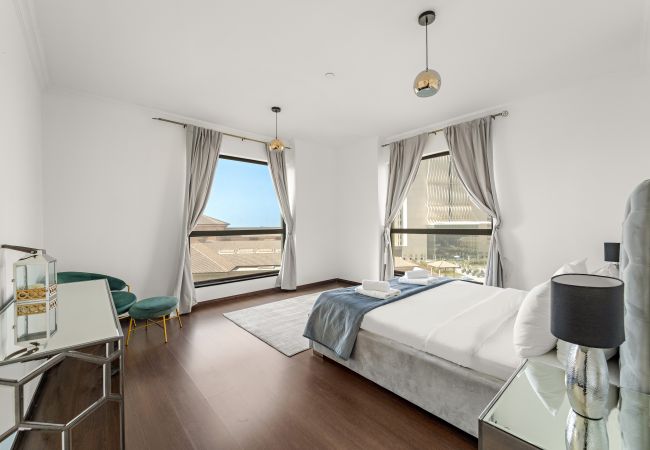Apartment in Dubai - Spacious 3 BR in JBR with Beach Access