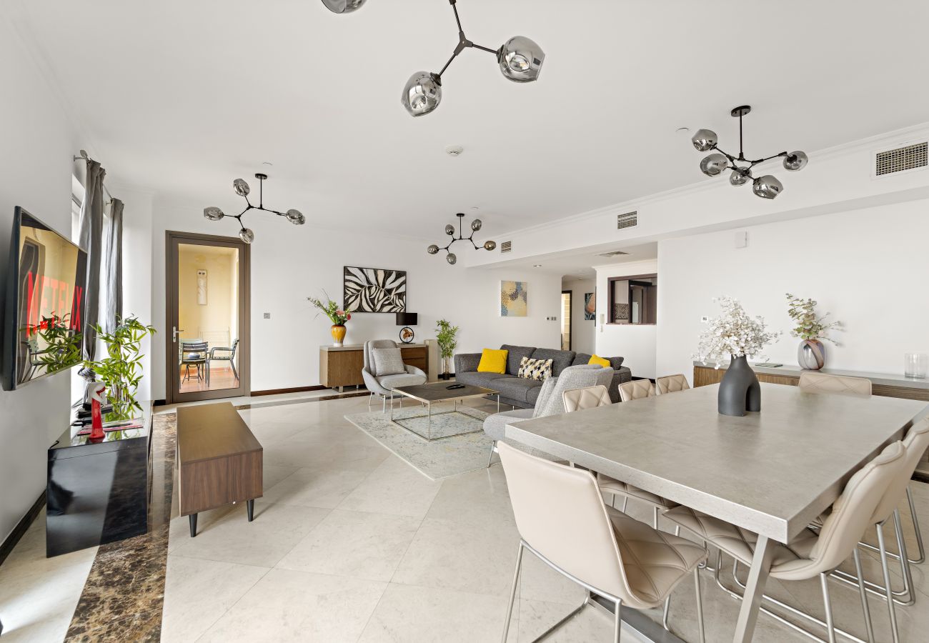 Apartment in Dubai - Spacious 3 BR in JBR with Beach Access