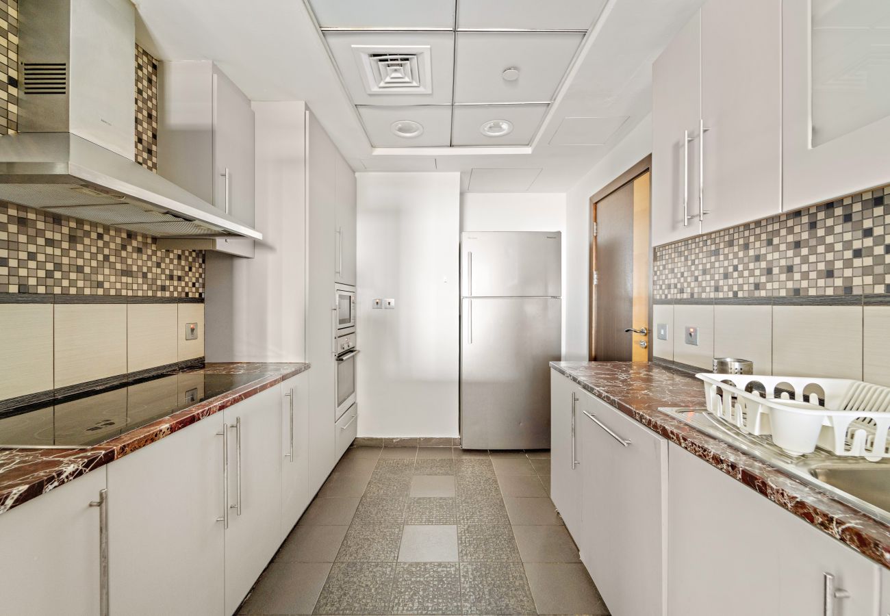 Apartment in Dubai - Spacious 3 BR in JBR with Beach Access