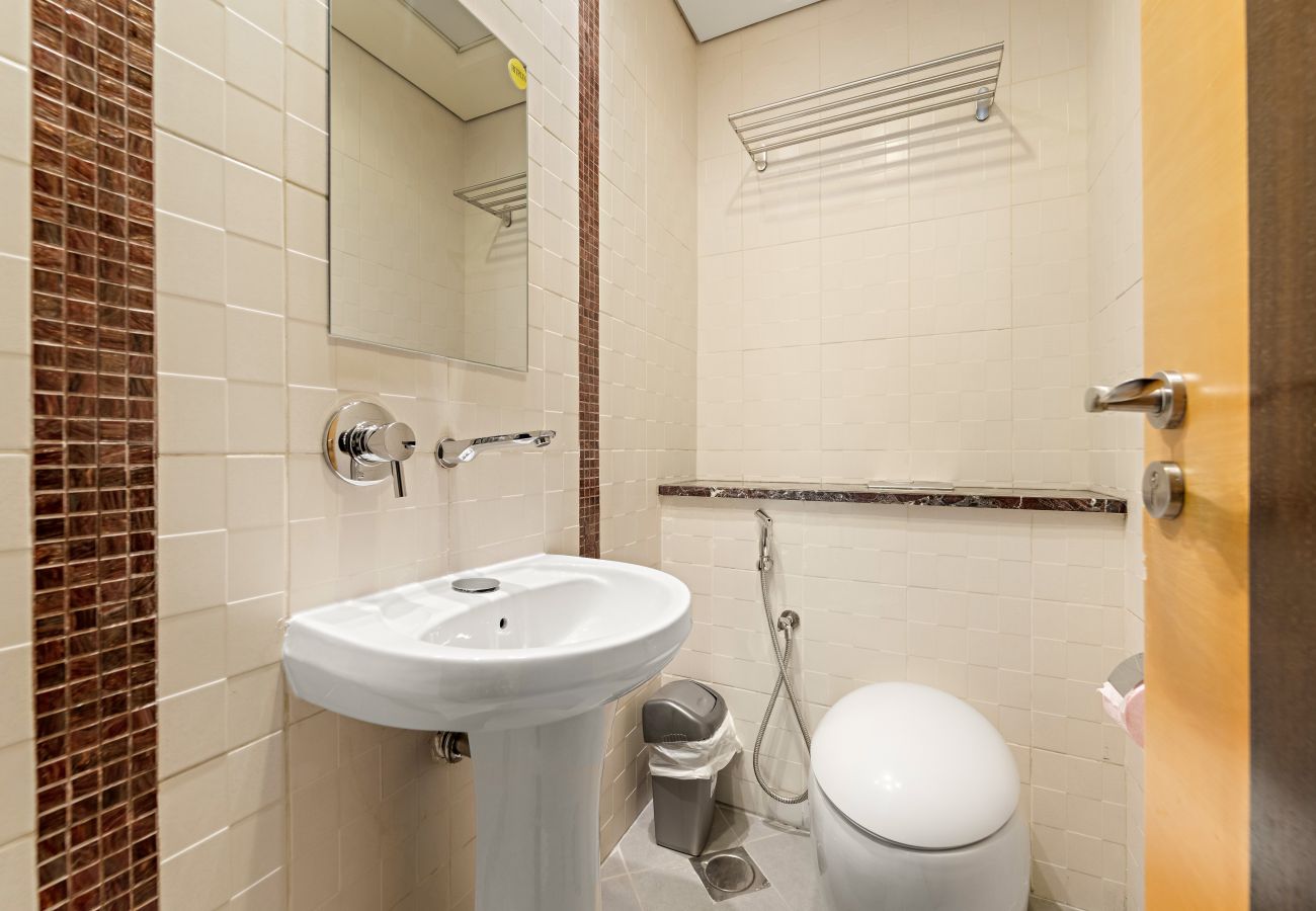 Apartment in Dubai - Spacious 3 BR in JBR with Beach Access