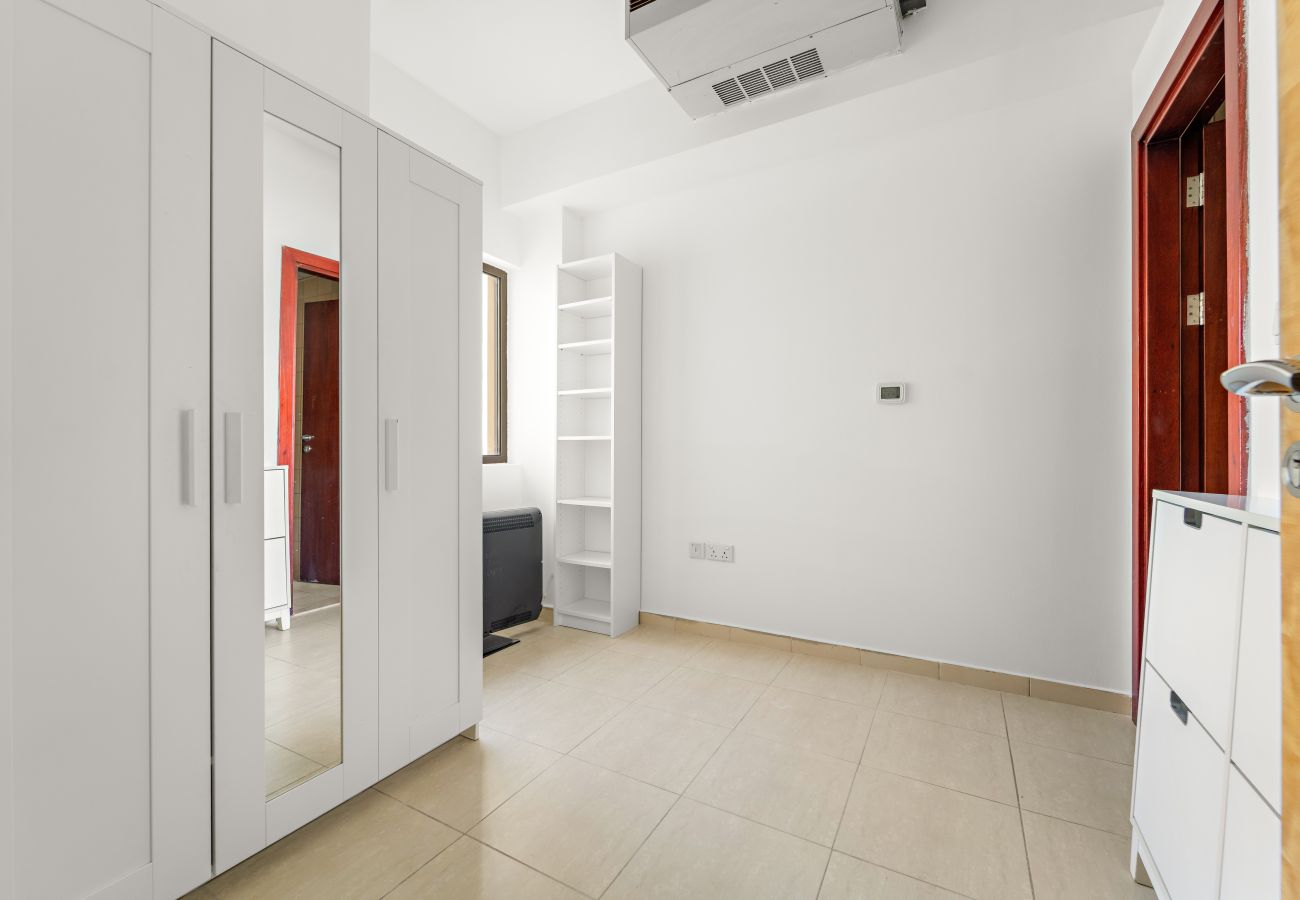 Apartment in Dubai - Spacious 3 BR in JBR with Beach Access