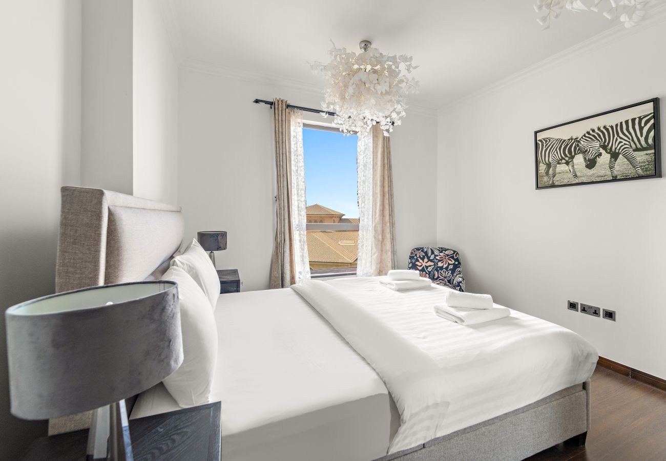 Apartment in Dubai - Spacious 3 BR in JBR with Beach Access