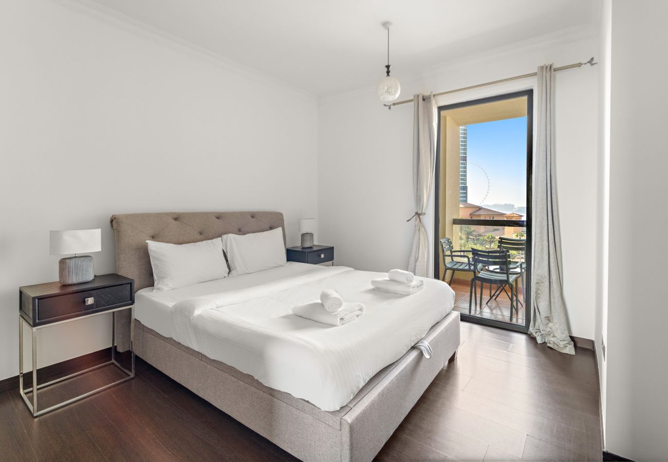 Apartment in Dubai - Spacious 3 BR in JBR with Beach Access