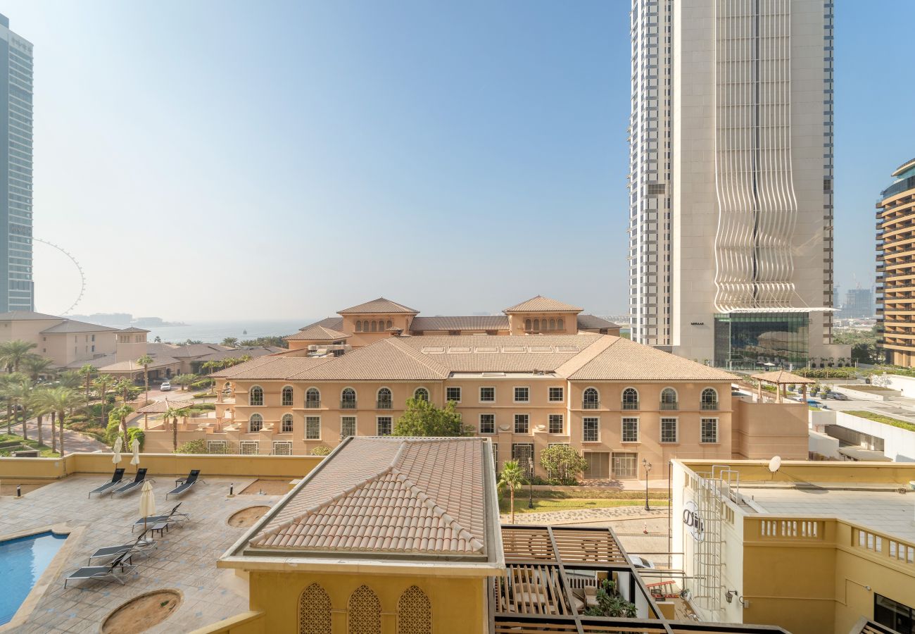 Apartment in Dubai - Spacious 3 BR in JBR with Beach Access