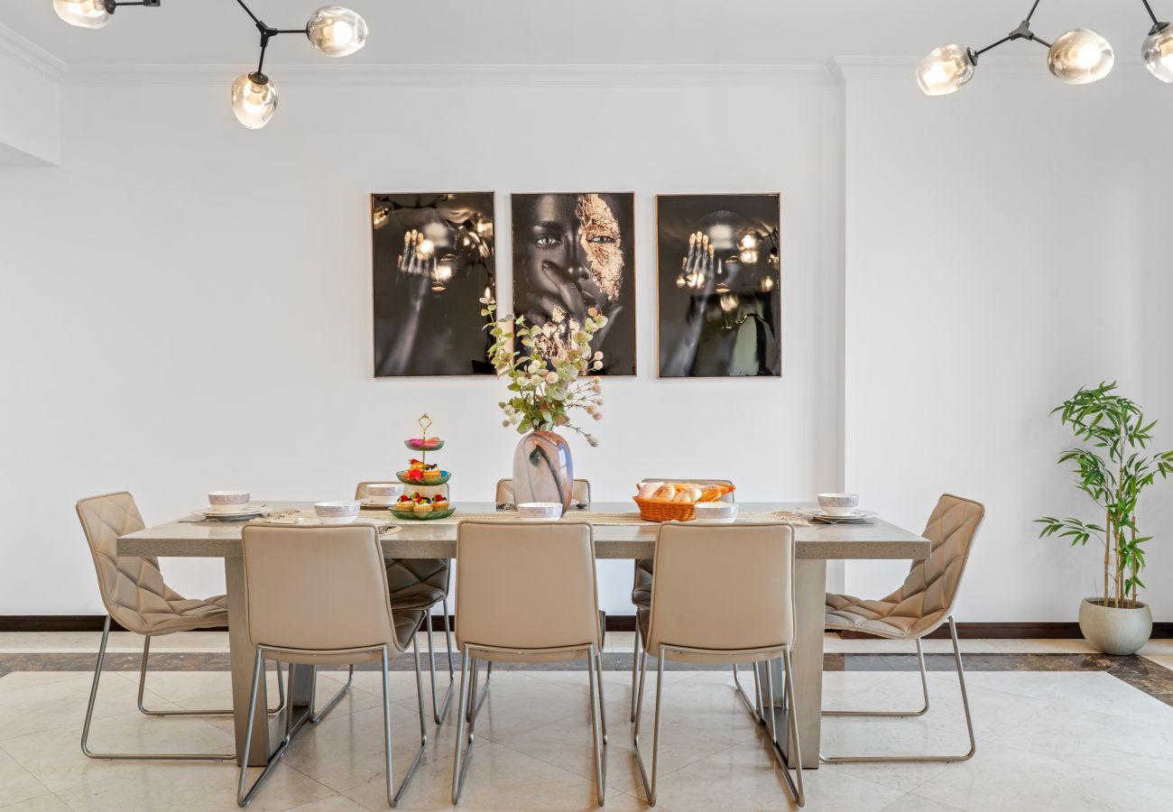 Apartment in Dubai - Spacious 3 BR in JBR with Beach Access