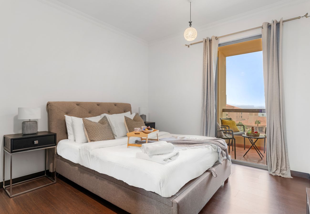 Apartment in Dubai - Spacious 3 BR in JBR with Beach Access