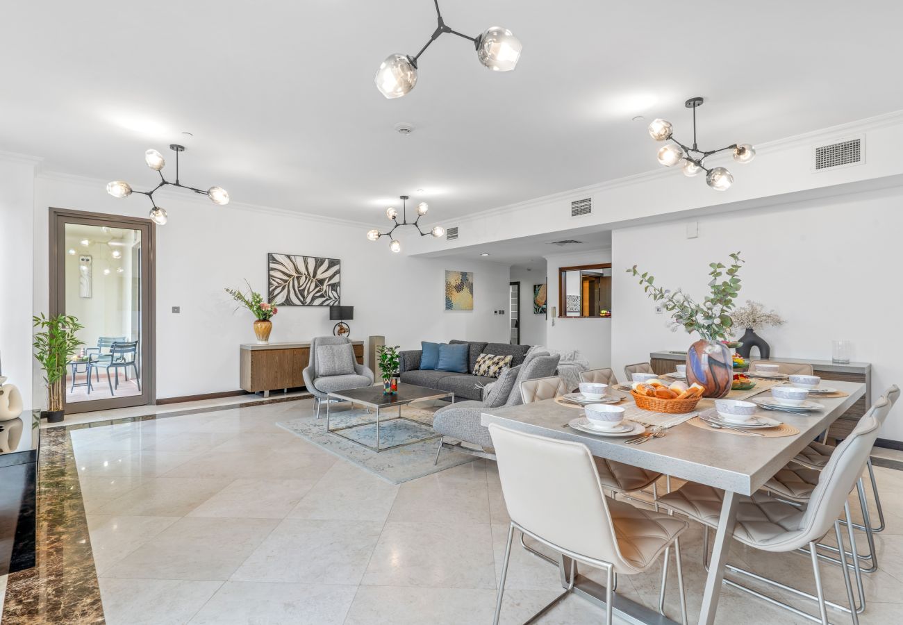 Apartment in Dubai - Spacious 3 BR in JBR with Beach Access