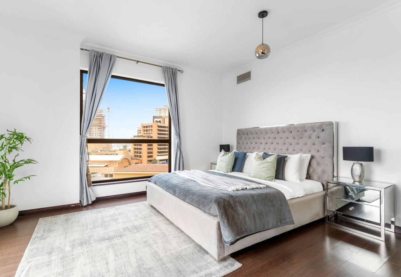 Apartment in Dubai - Spacious 3 BR in JBR with Beach Access