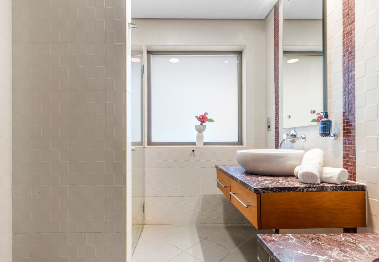 Apartment in Dubai - Spacious 3 BR in JBR with Beach Access