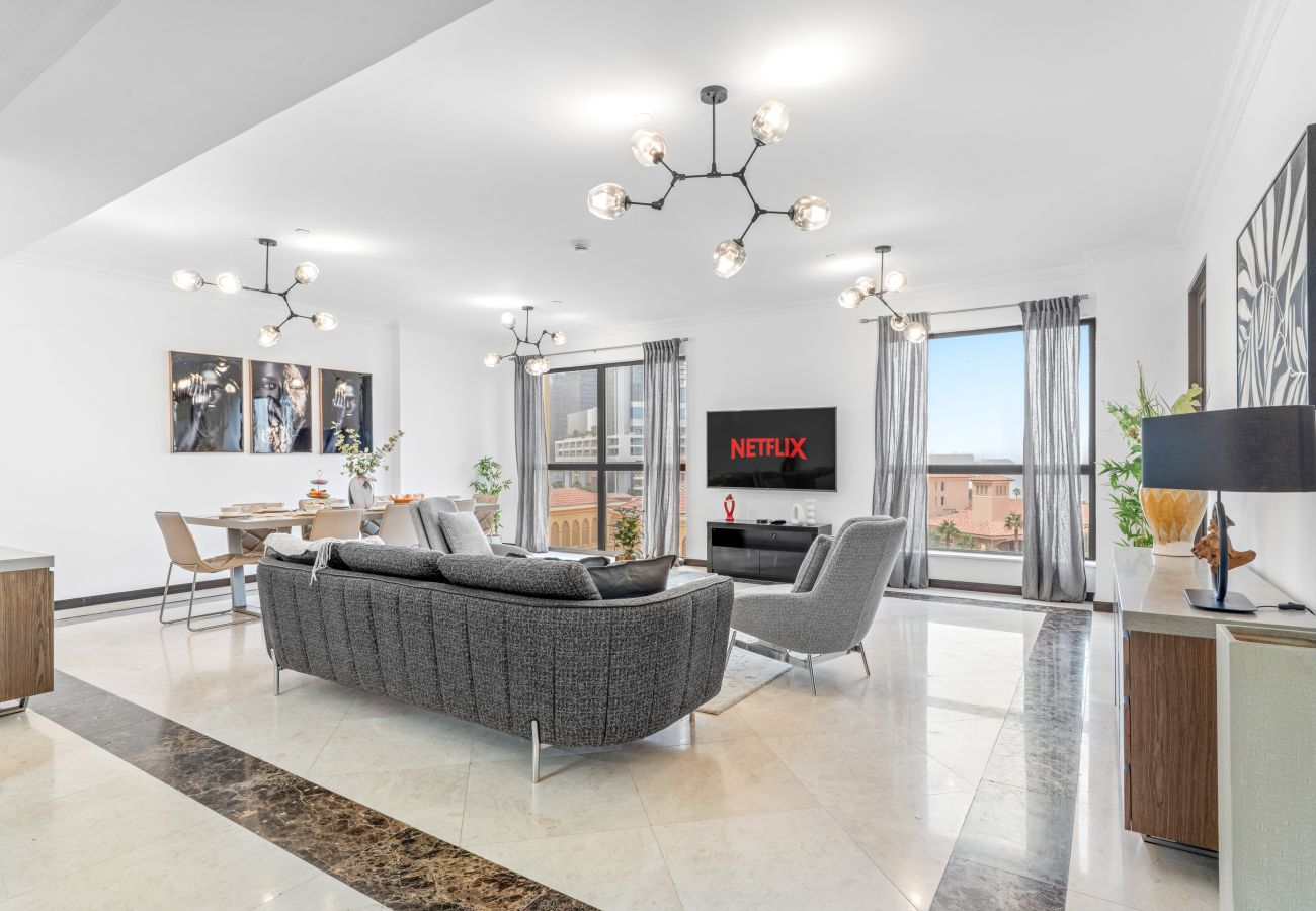 Apartment in Dubai - Spacious 3 BR in JBR with Beach Access