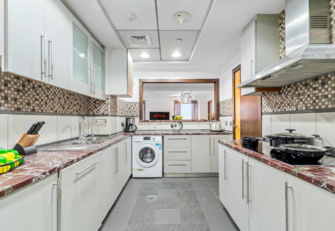 Apartment in Dubai - Spacious 3 BR in JBR with Beach Access