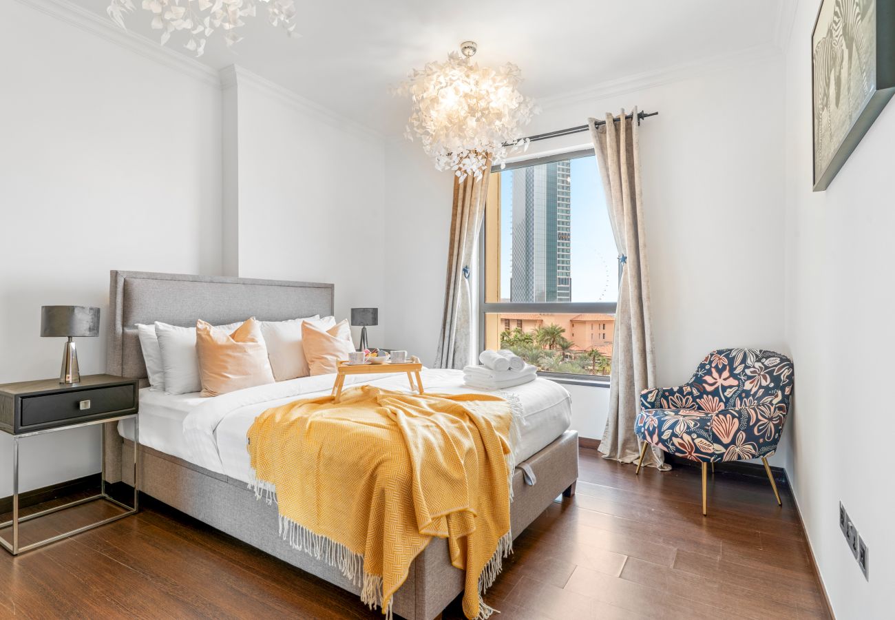 Apartment in Dubai - Spacious 3 BR in JBR with Beach Access