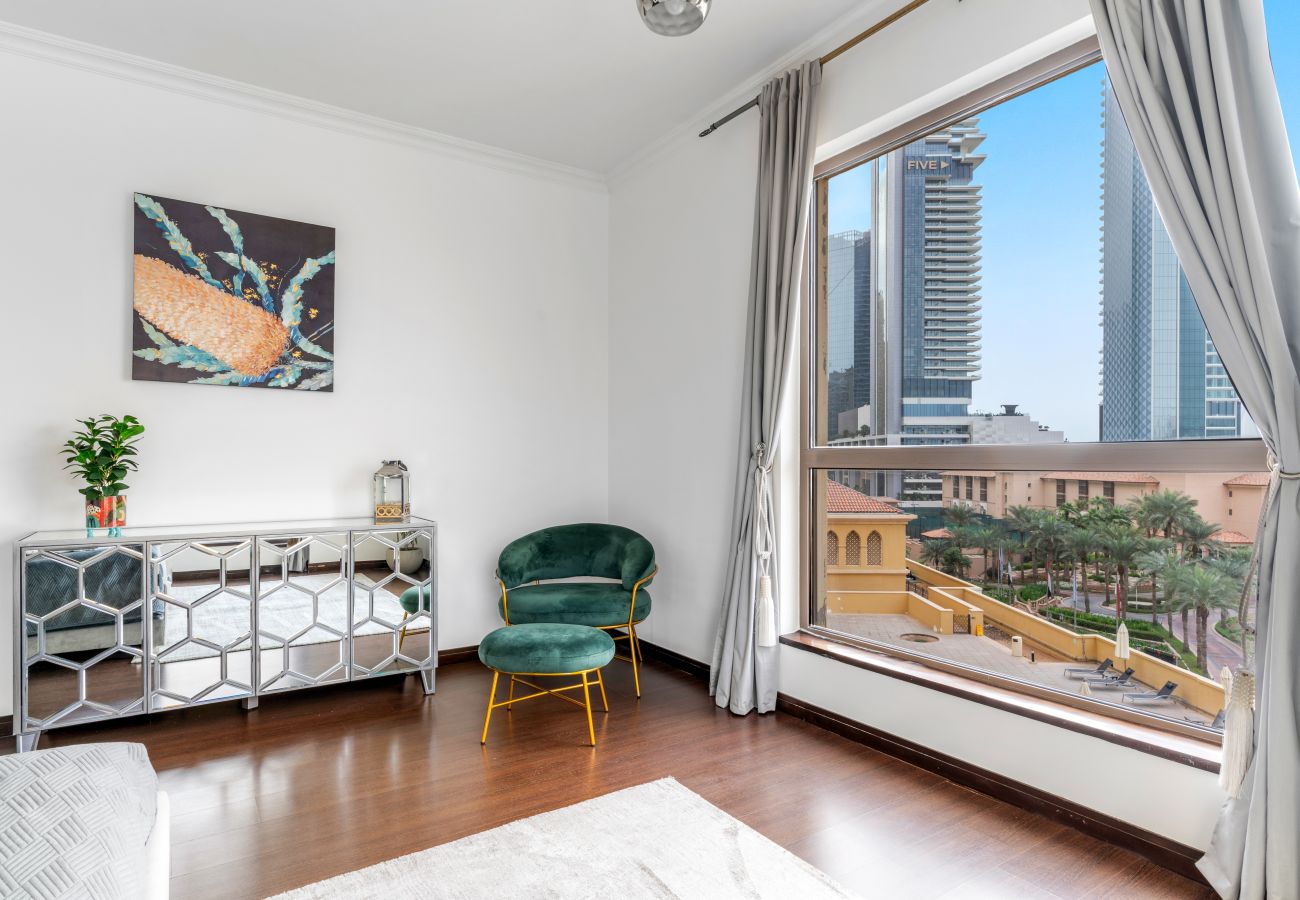 Apartment in Dubai - Spacious 3 BR in JBR with Beach Access