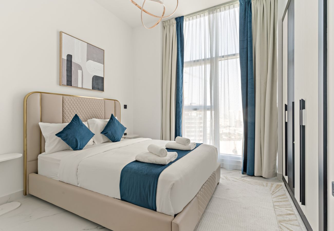 Apartment in Dubai - Spacious 2BR in Dubai Science Park with Private Pool 